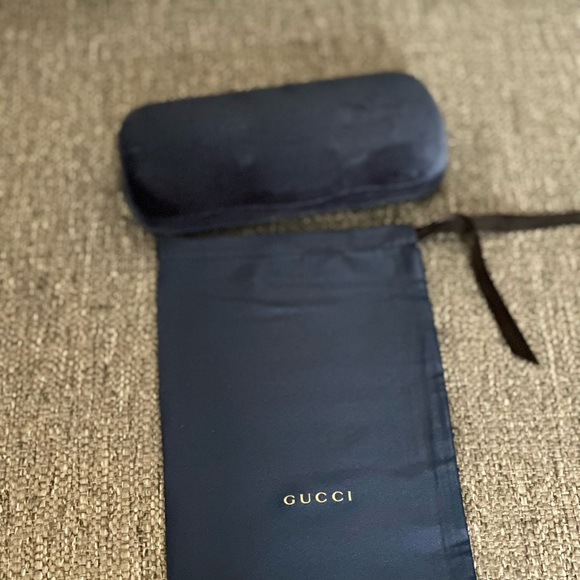 EUC Gucci OVERSIZED lightly used case and pouch in blue suede - Picture 4 of 5